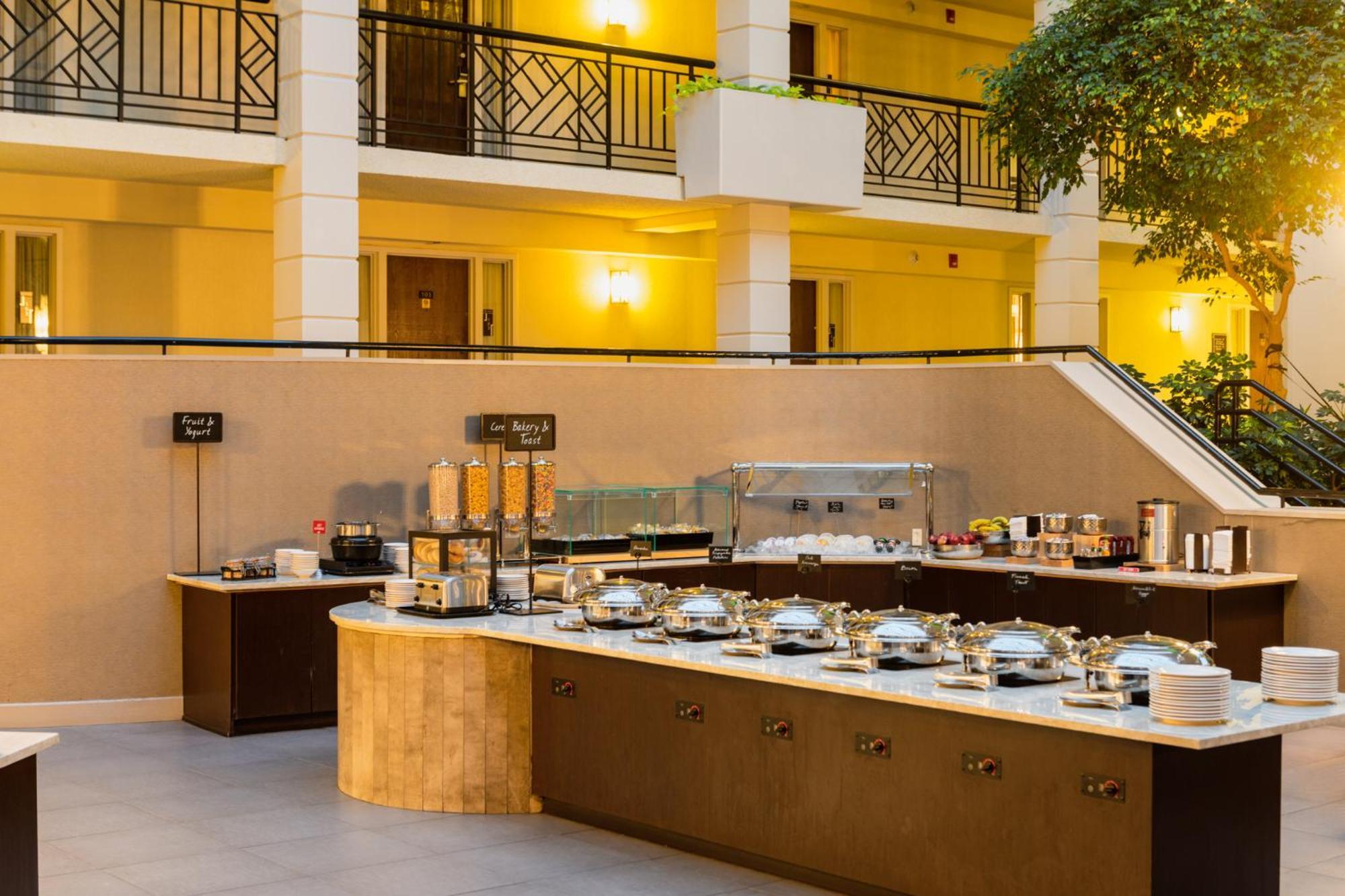 Embassy Suites By Hilton Piscataway Somerset Екстериор снимка